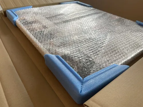 Verpakking en beschermmaterialen bij verzending van de stadkaarten